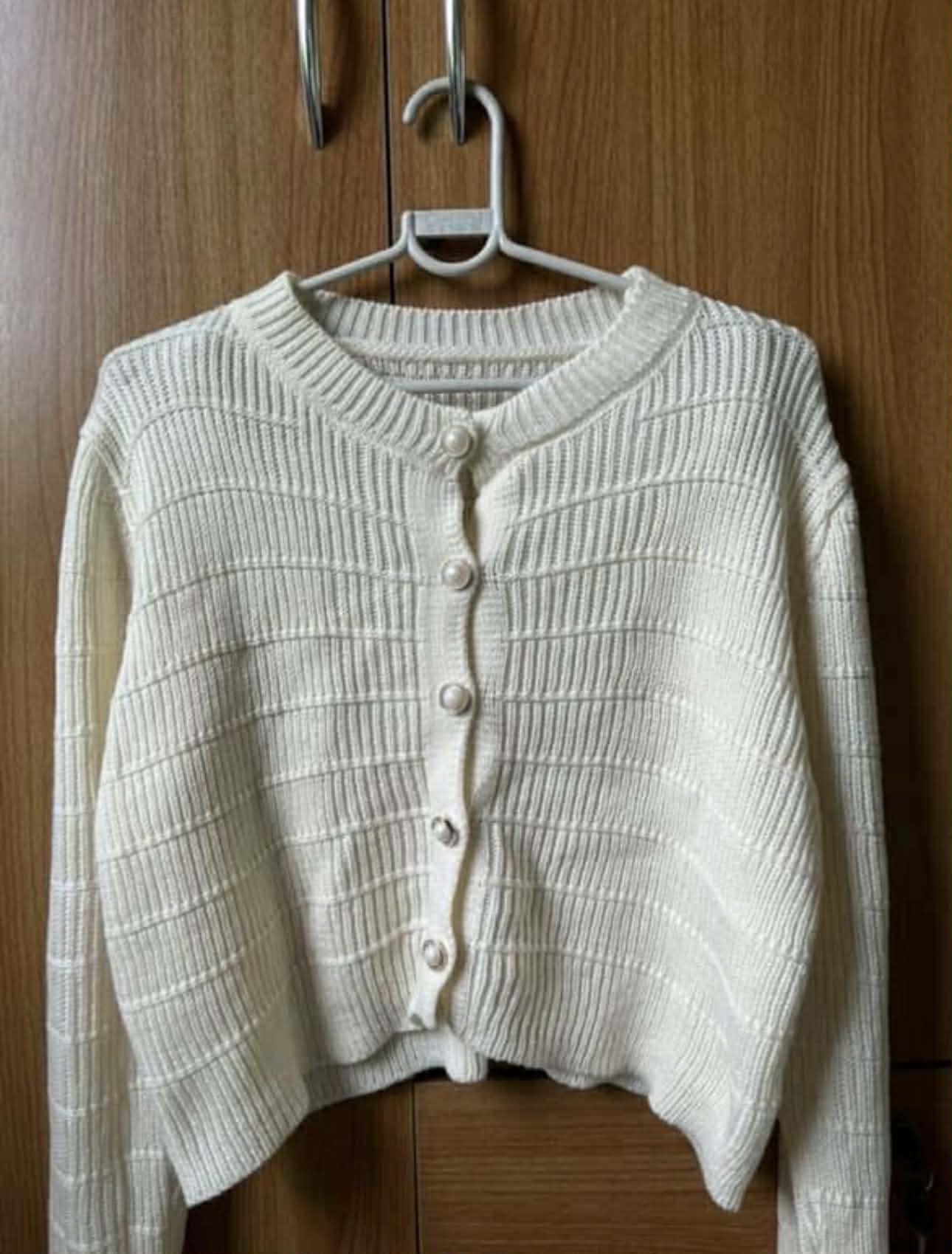 เสื้อกันหนาวแขนยาวไหมพรม สีจาว